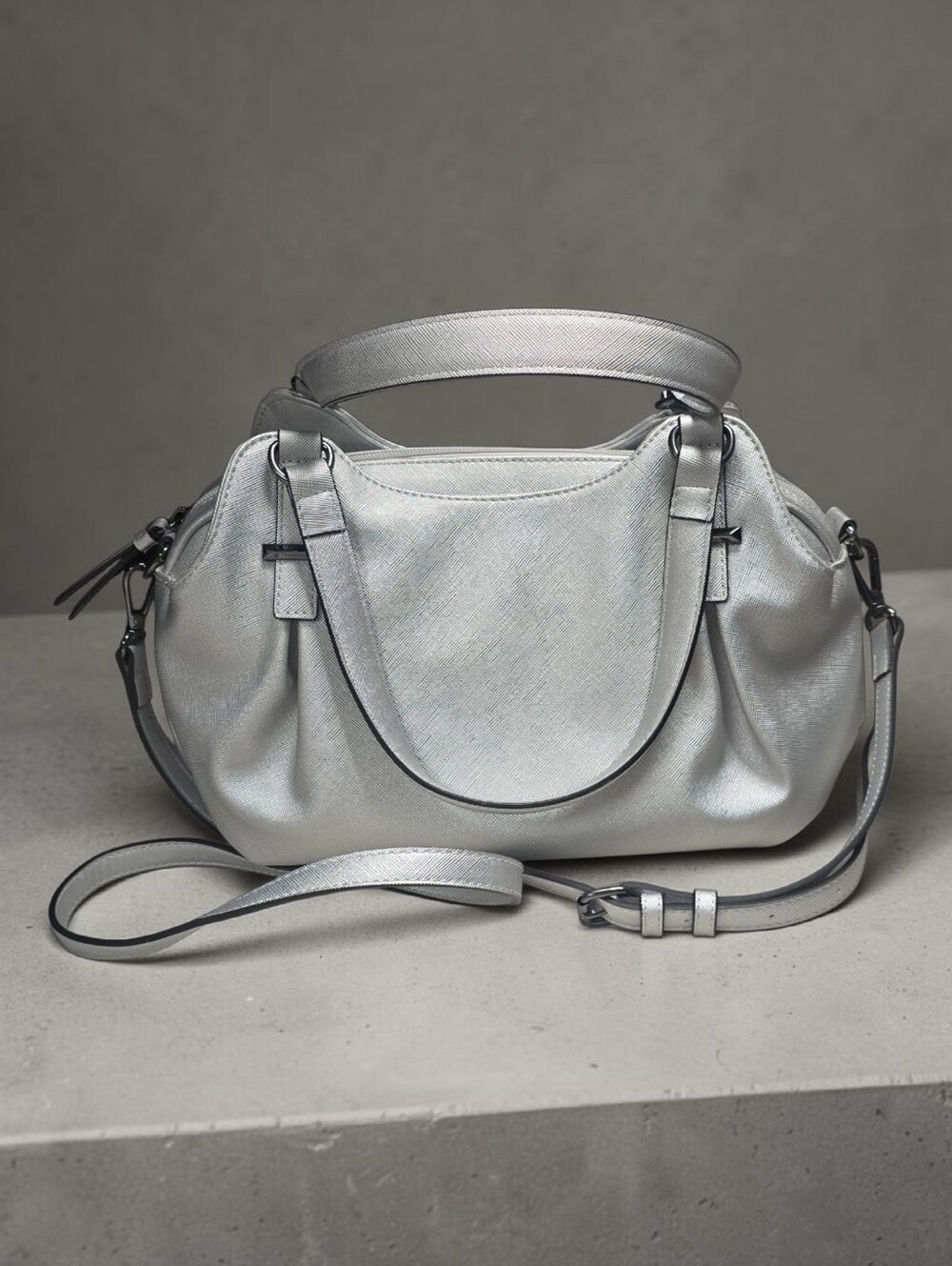 Simply Vera Wang Metallic Silver Buena Satchel Crossbody Bag - Picture 3 of 7